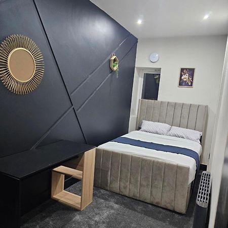 Springwood Villa ハダーズフィールド エクステリア 写真